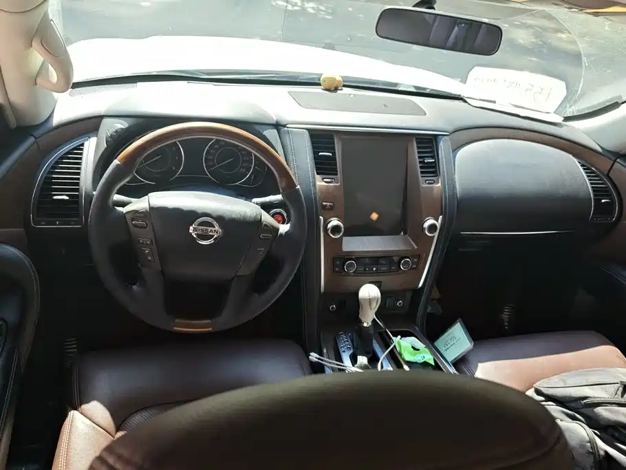 Nissan Patrol — миниатюра 12