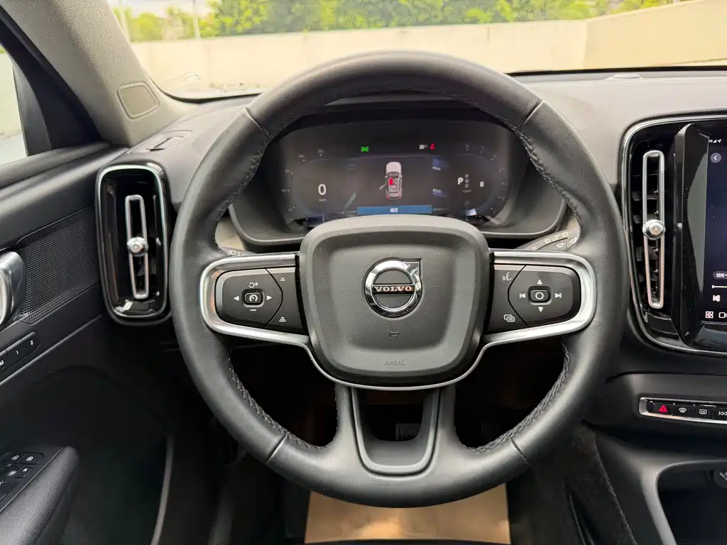 Volvo XC40 — миниатюра 17