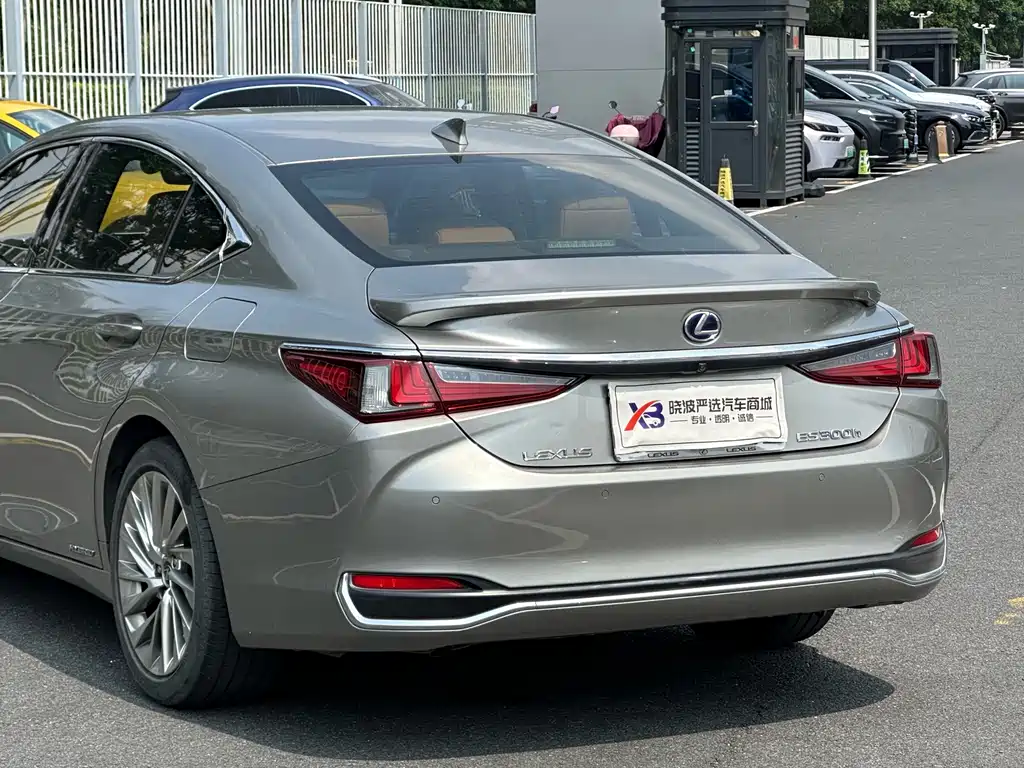 Lexus ES — миниатюра 6