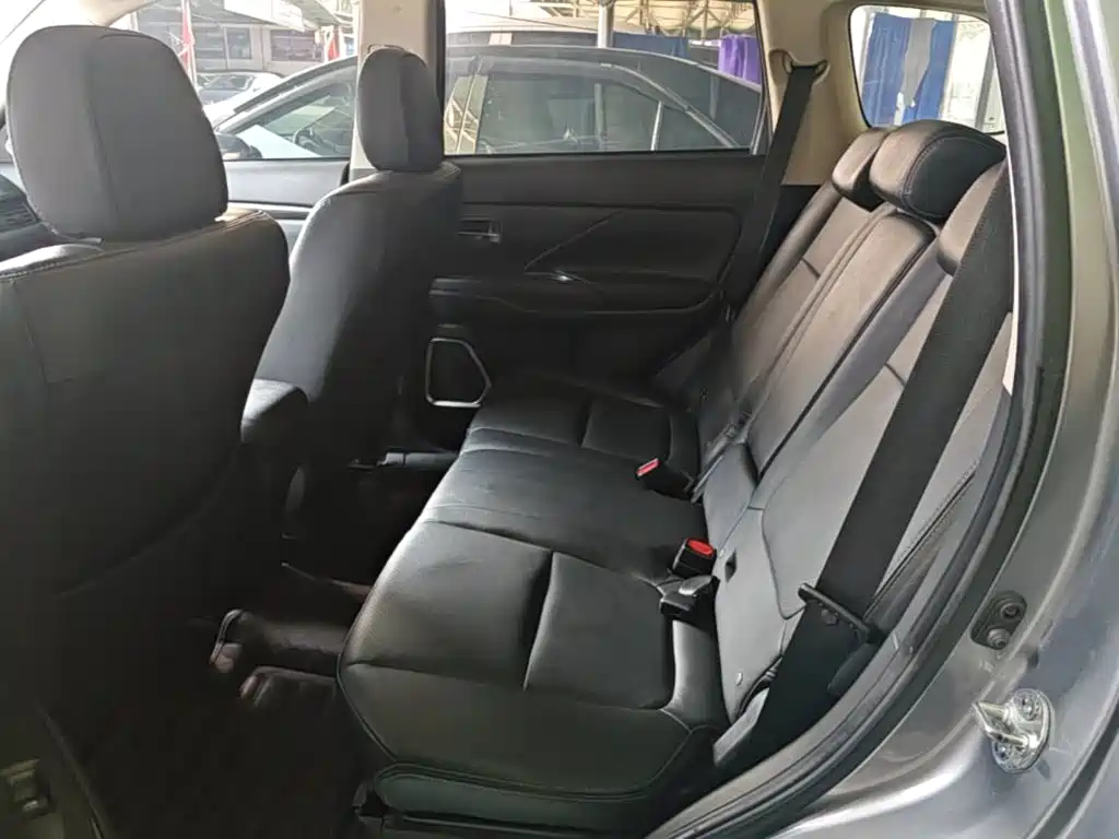 Mitsubishi Outlander — миниатюра 17
