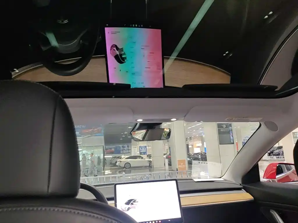 Tesla Model 3 — миниатюра 18