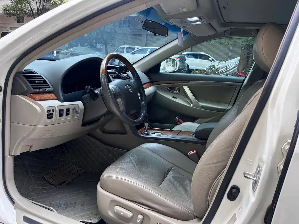 Toyota Camry — миниатюра 4