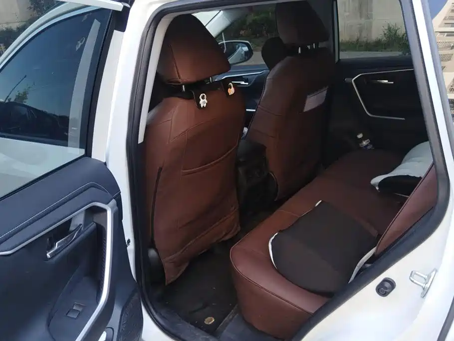 Toyota RAV4 — миниатюра 11