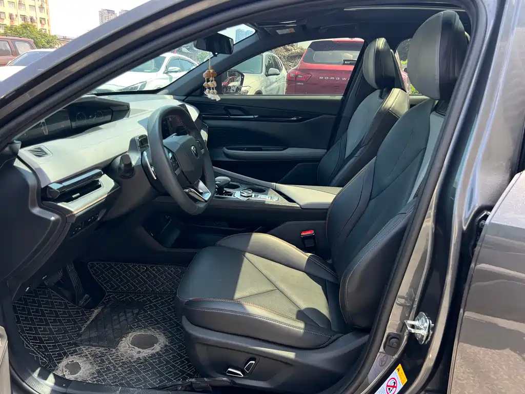Changan UNI-V 2022 1.5T Luxury