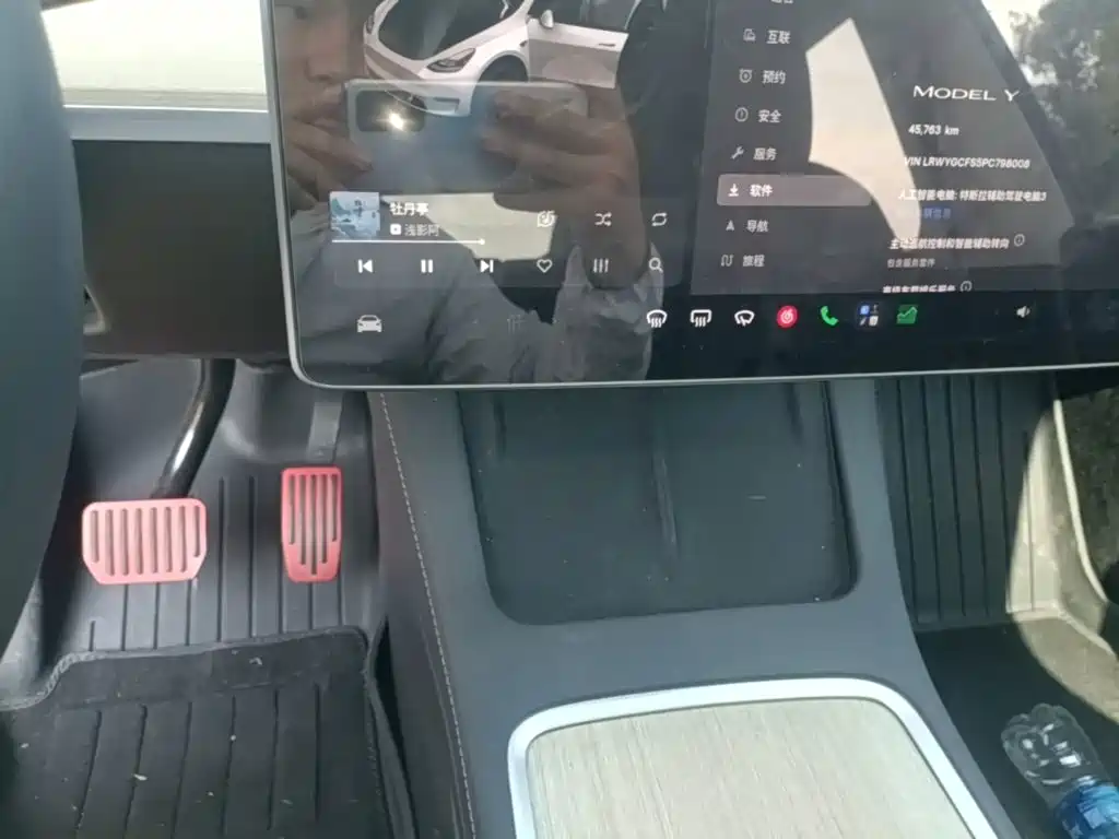 Tesla Model Y — миниатюра 13