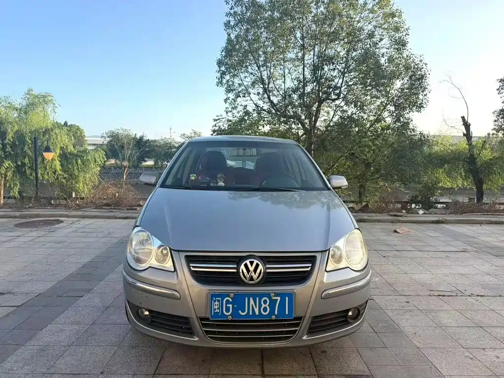 Volkswagen Polo 2009 1.4L MT