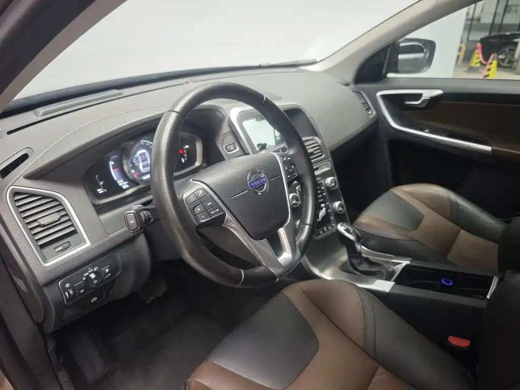 Volvo XC60 — миниатюра 11