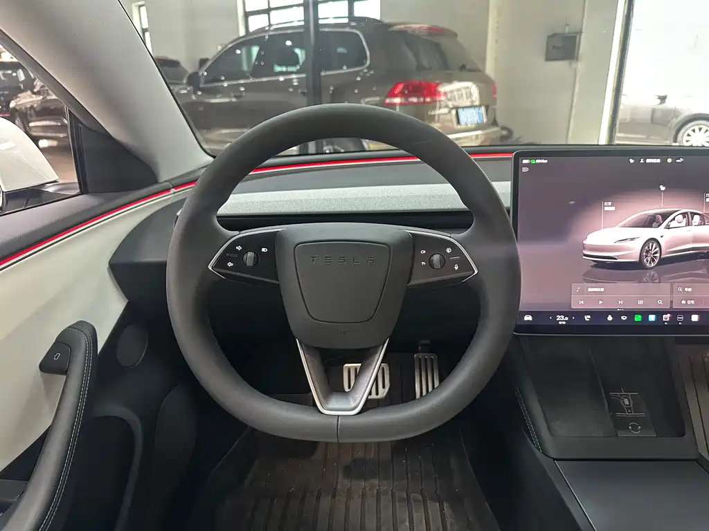 Tesla Model 3 — миниатюра 6