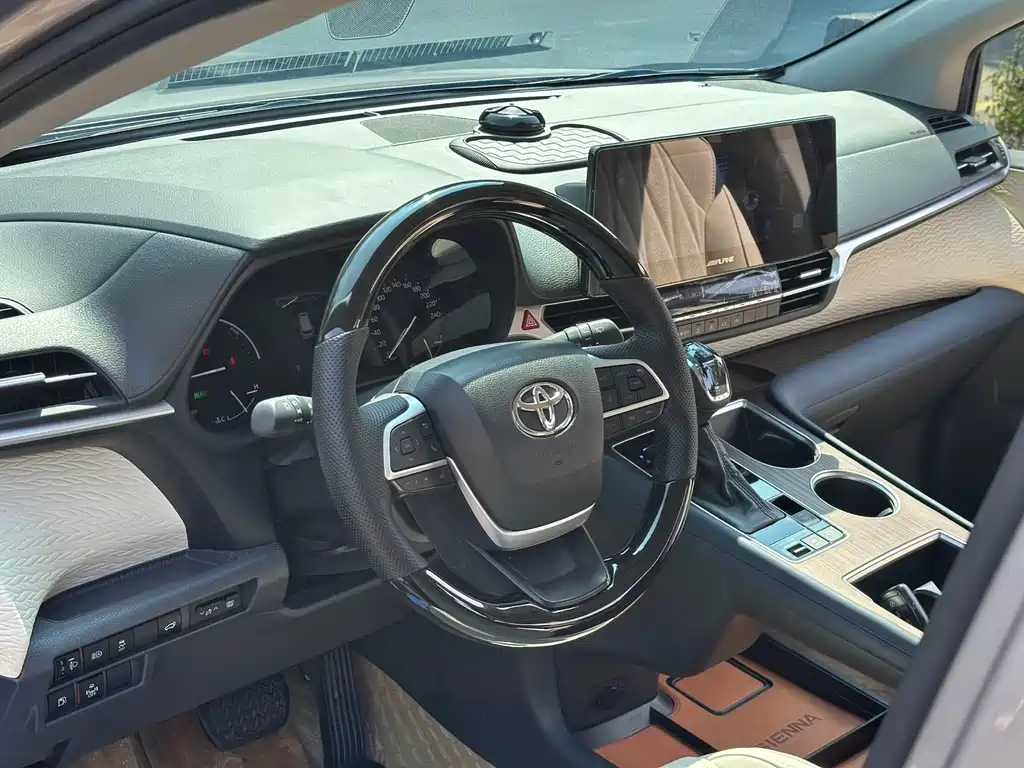 Toyota Sienna — миниатюра 13