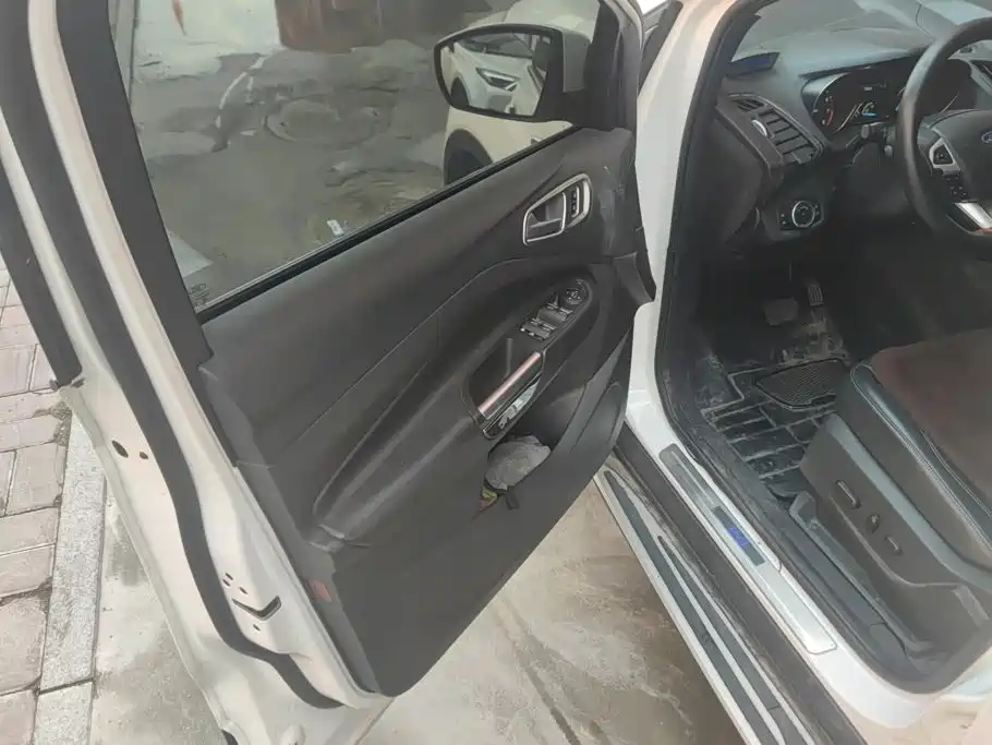 Ford Kuga — миниатюра 7