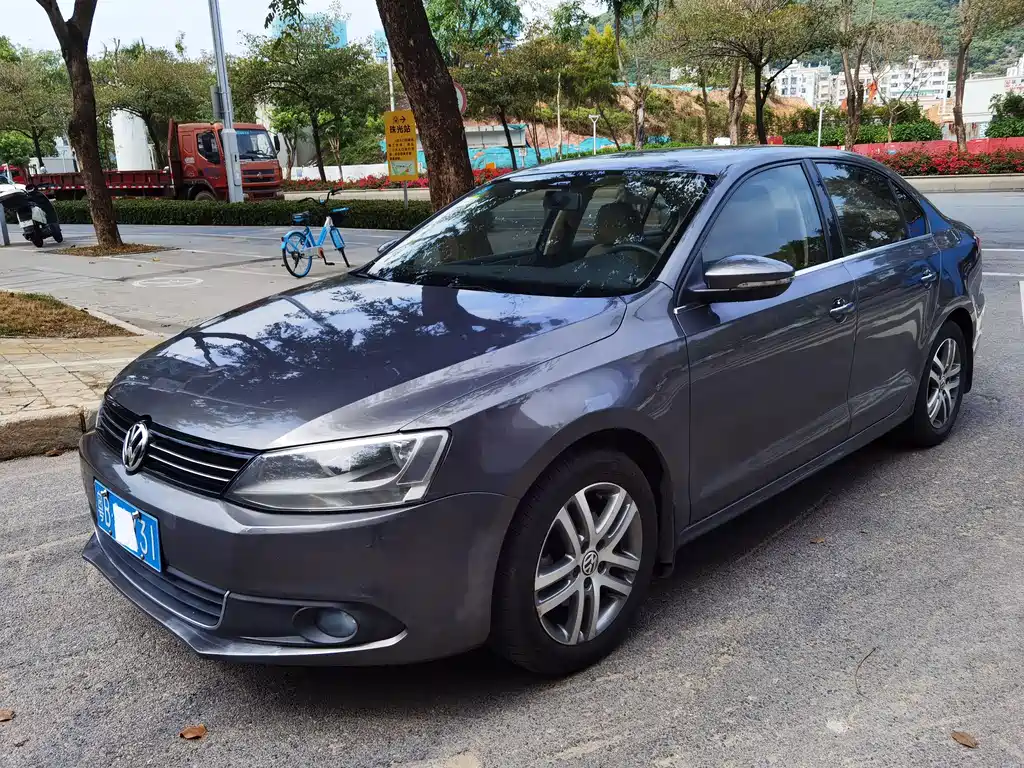 Volkswagen Sagitar 2012