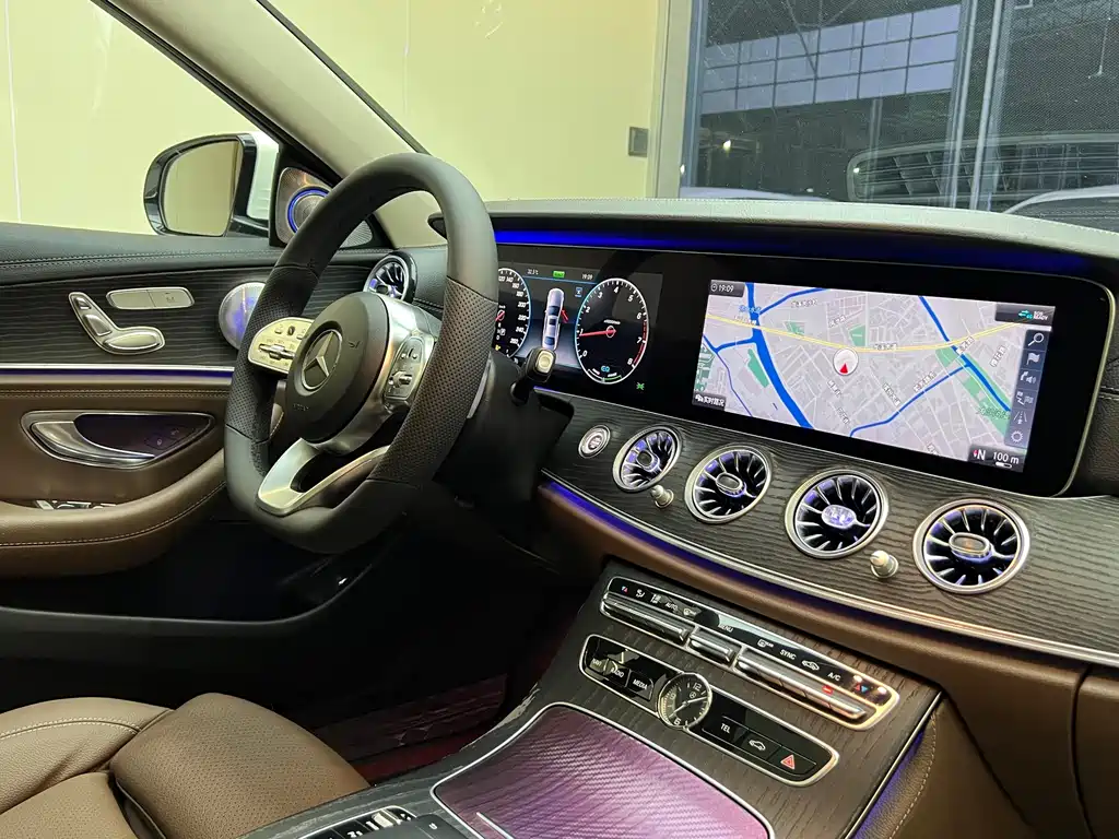 Mercedes-Benz E-Class — миниатюра 12