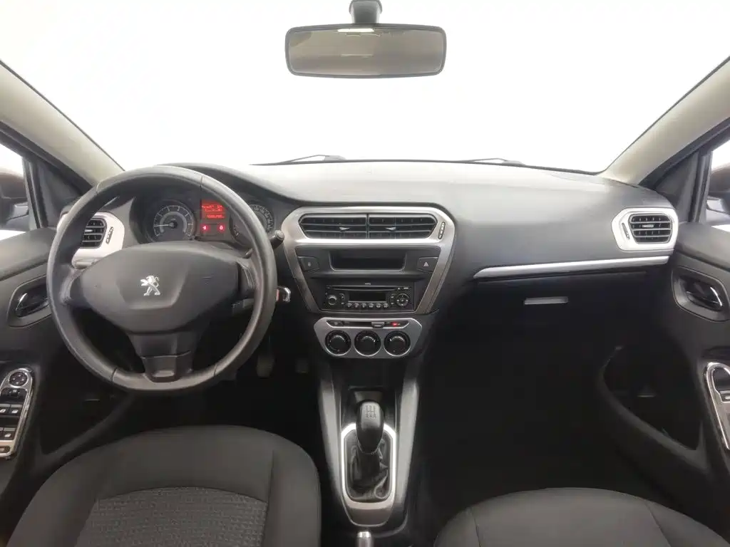 Peugeot 301 2014 1.6L MT Comfort