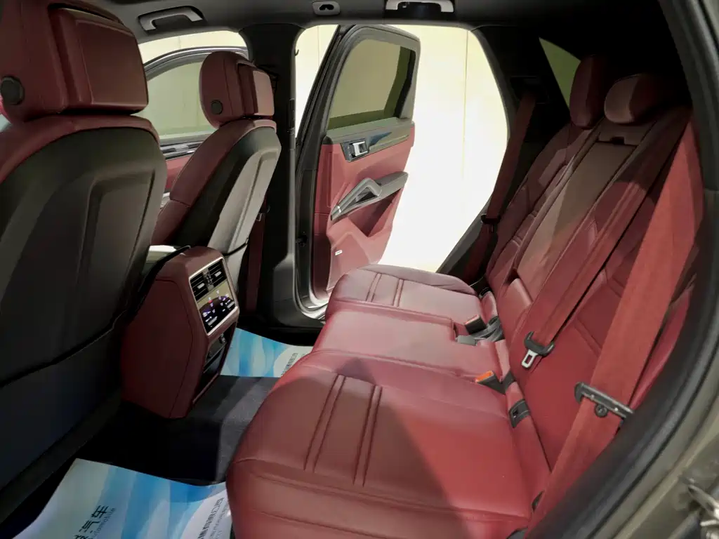 Porsche Cayenne — миниатюра 4