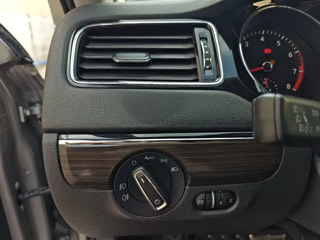 Volkswagen Sagitar — миниатюра 30