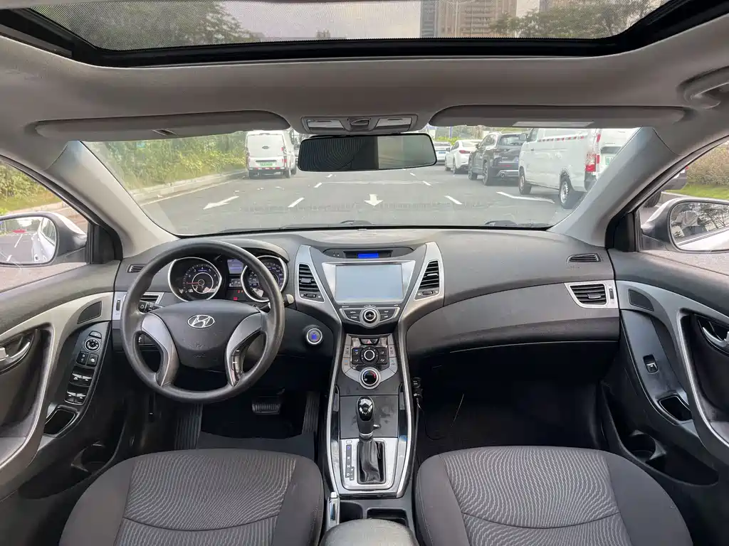 Hyundai Elantra Langdong — миниатюра 4
