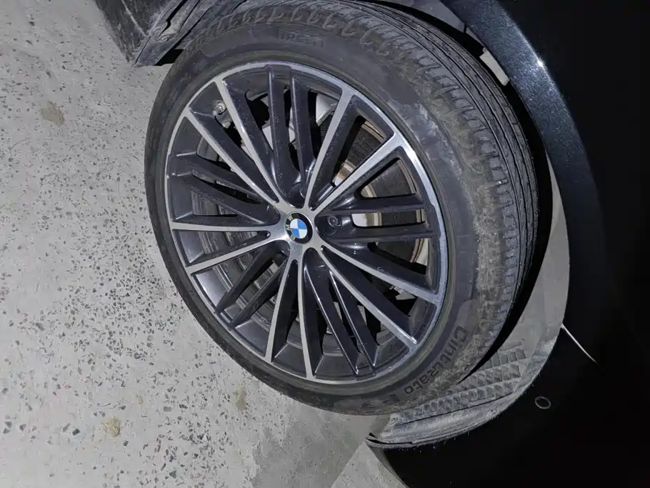 BMW 5 Series — миниатюра 6