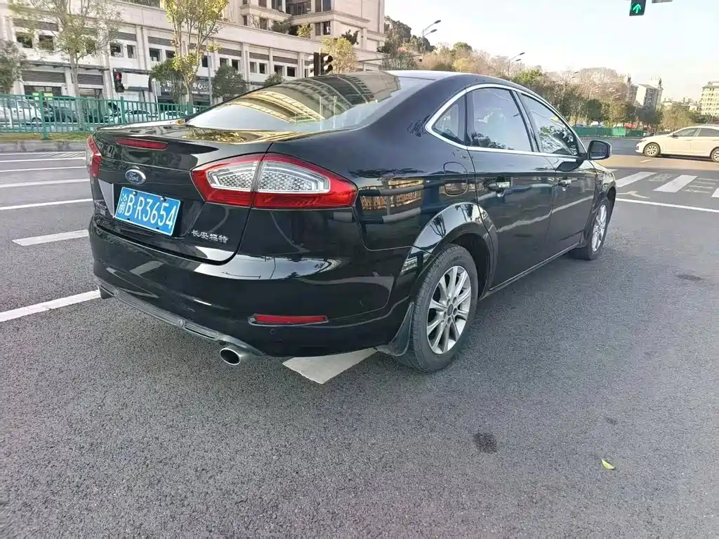 Ford Mondeo — миниатюра 8