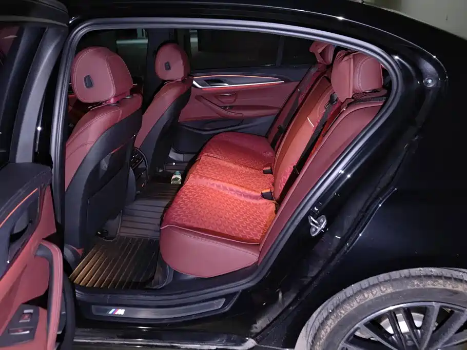 BMW 5 Series — миниатюра 11