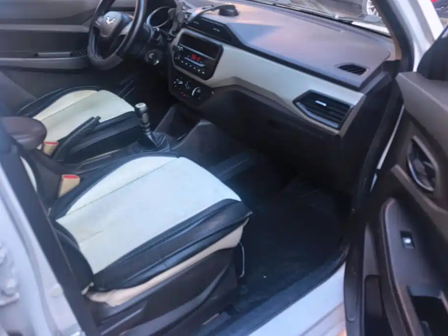 Wuling Hongguang — миниатюра 8