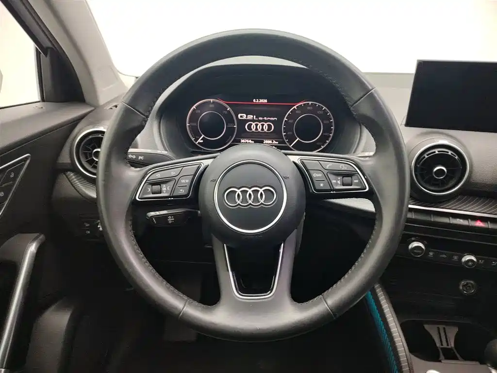 AUDI Q2L E TRON