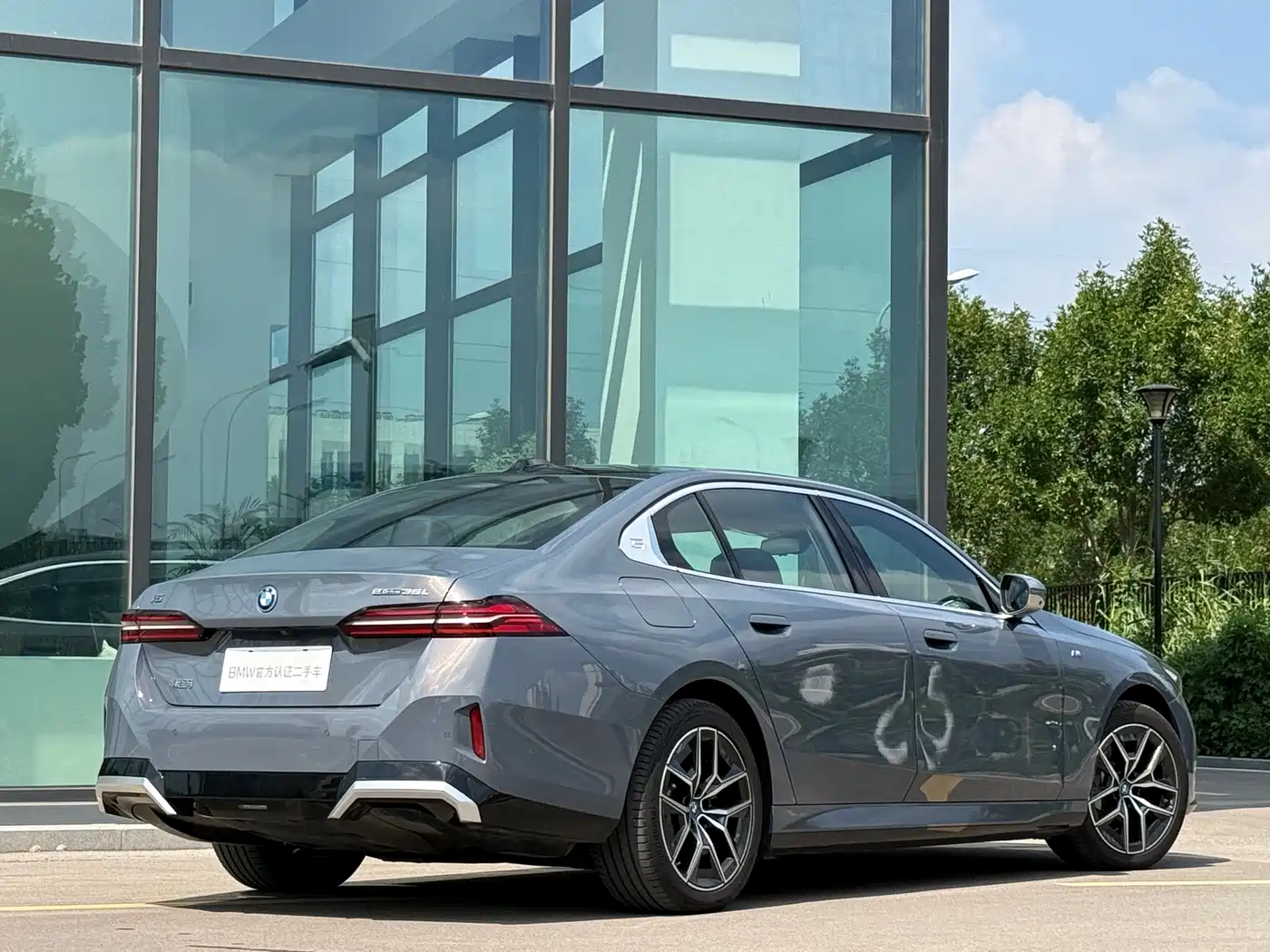 BMW i5