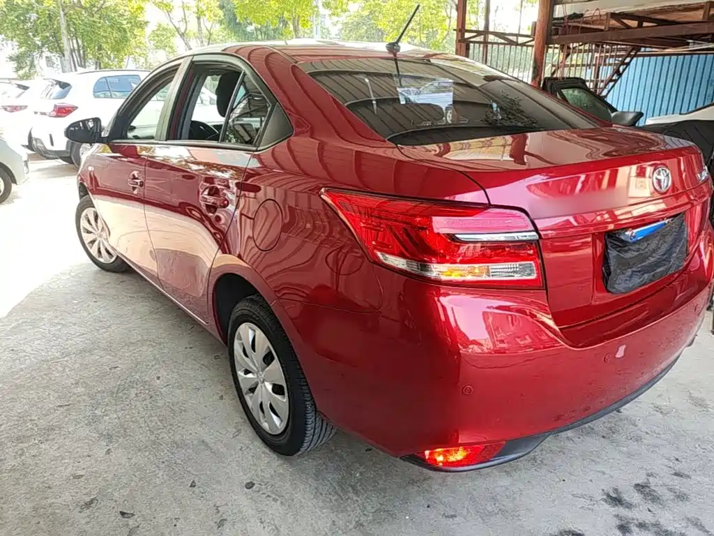 Toyota Yaris L — миниатюра 5