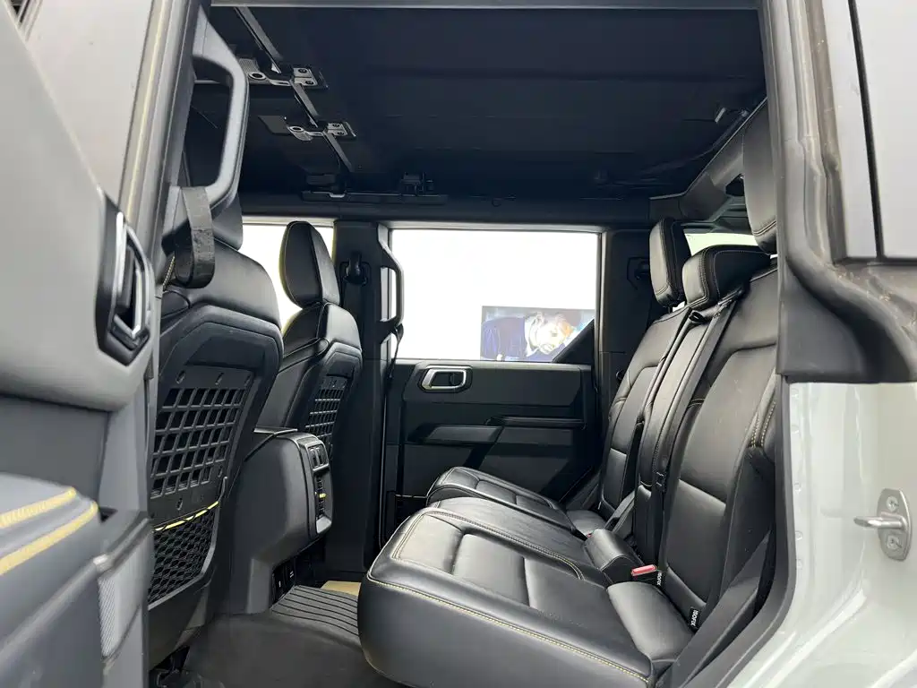 Ford Bronco — миниатюра 40