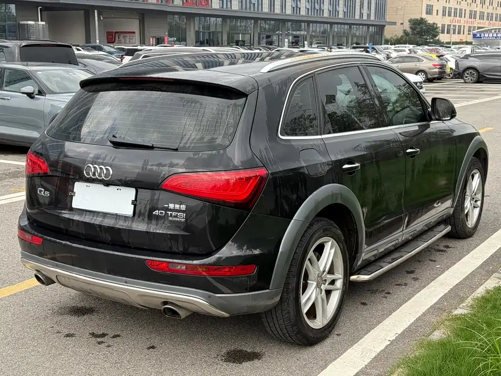 AUDI  Q5