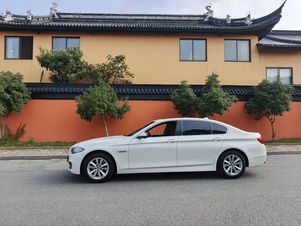 BMW 5 Series — миниатюра 21
