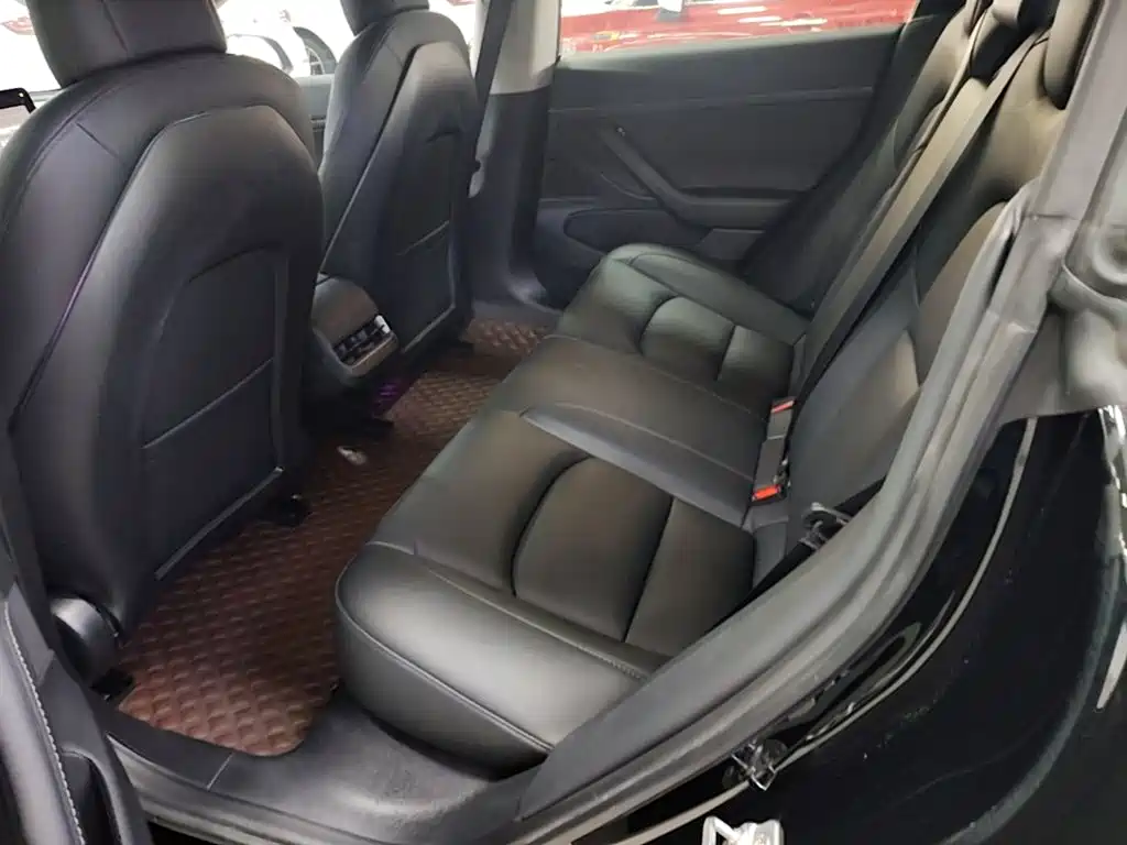 Tesla Model 3 — миниатюра 17