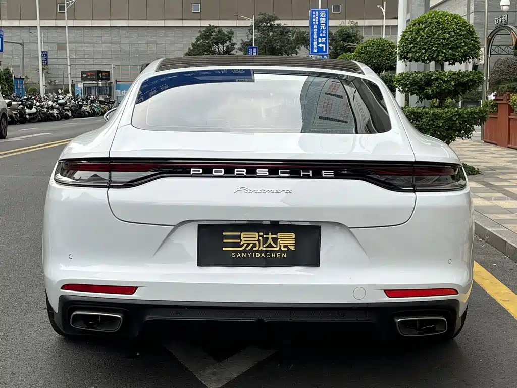 PORSCHE PANAMERA
