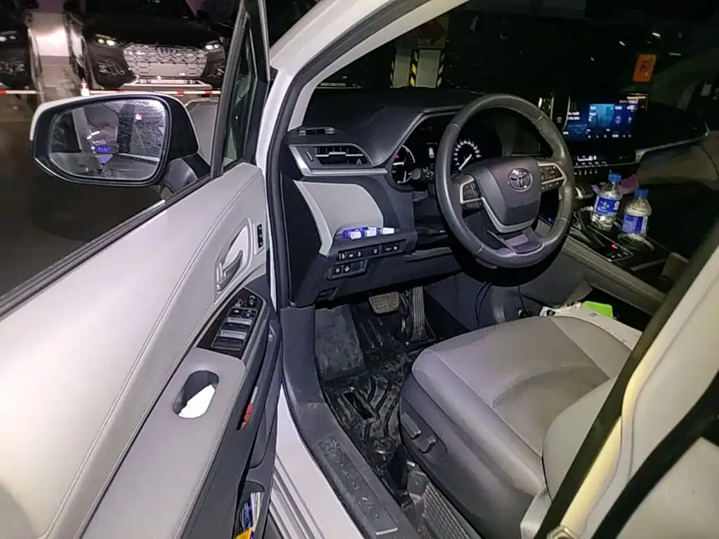 Toyota Granvia — миниатюра 21