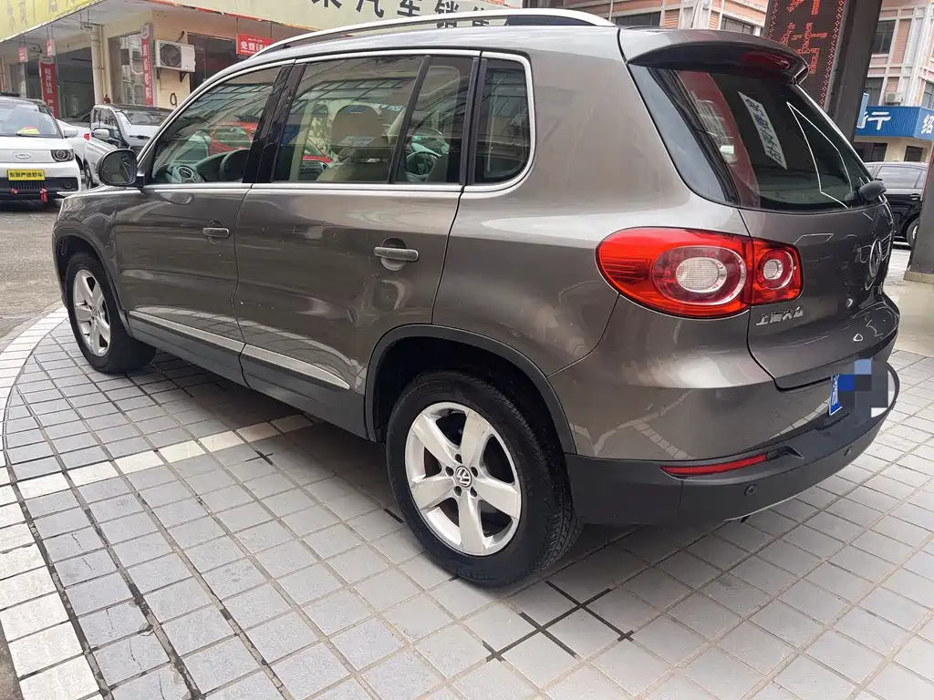 Volkswagen Tiguan 2010 2.0TSI AT