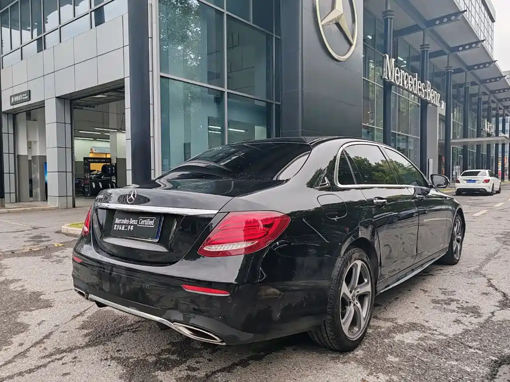 Mercedes-Benz E-Class — миниатюра 3