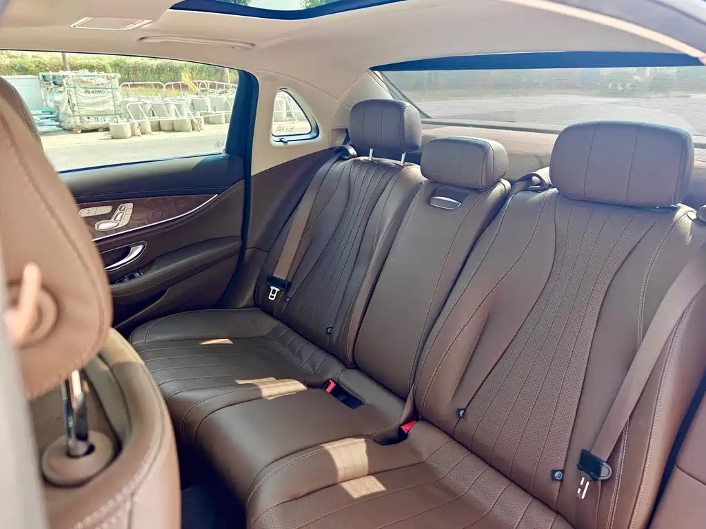 Mercedes-Benz E-Class — миниатюра 17