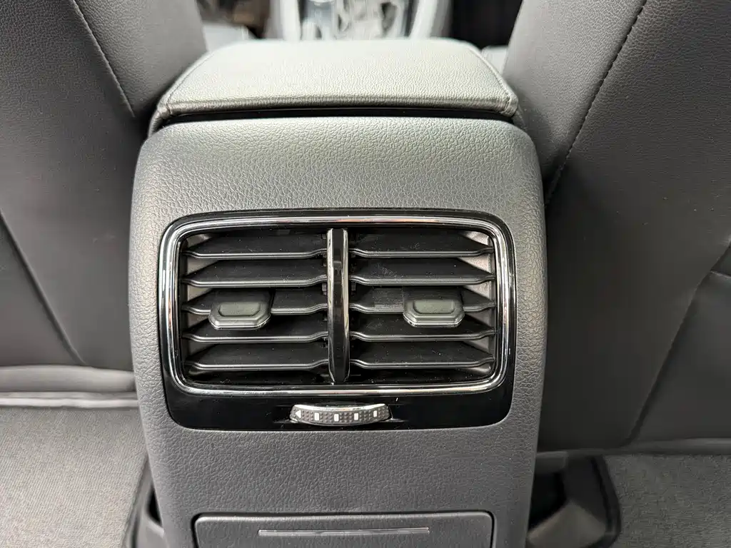 Volkswagen Sagitar — миниатюра 16