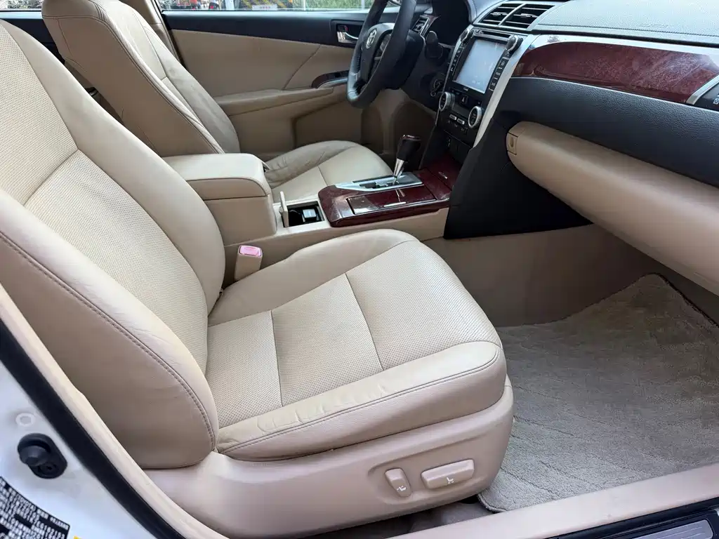 Toyota Camry — миниатюра 11
