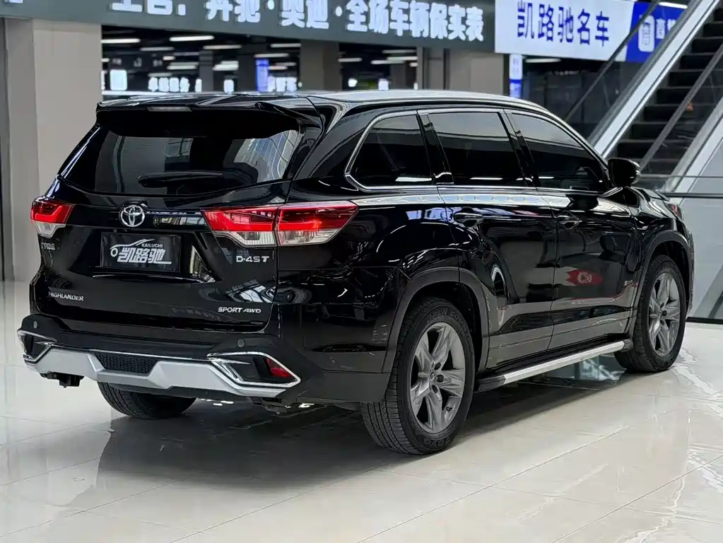 TOYOTA HIGHLANDER