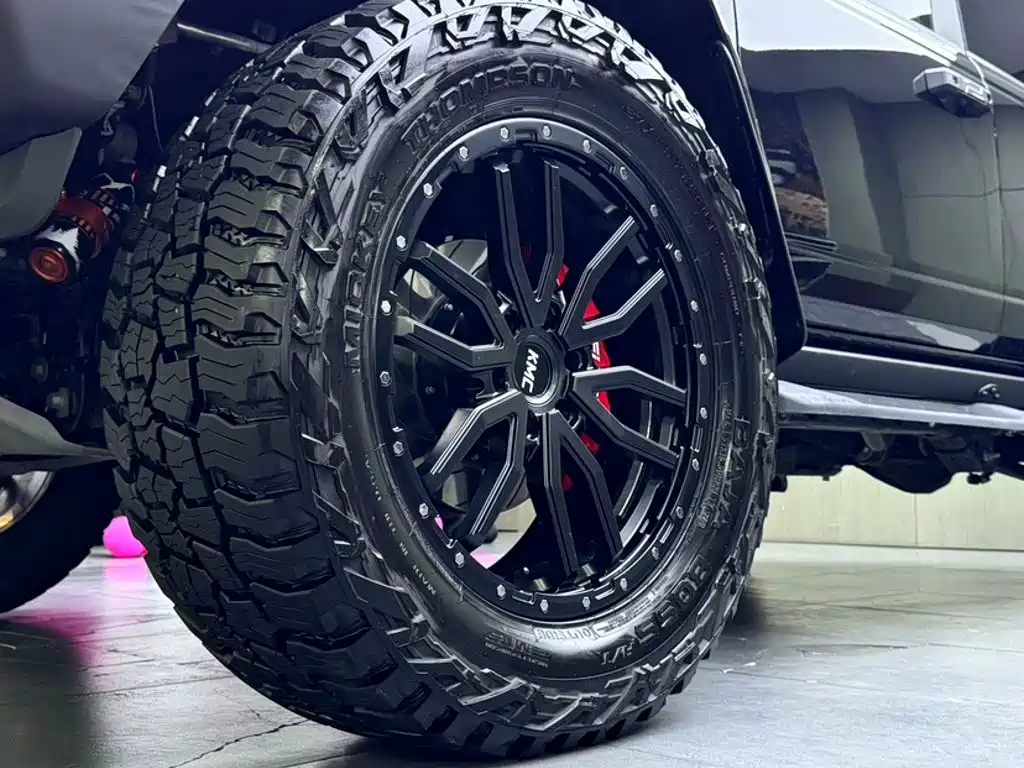Ford Bronco — миниатюра 12