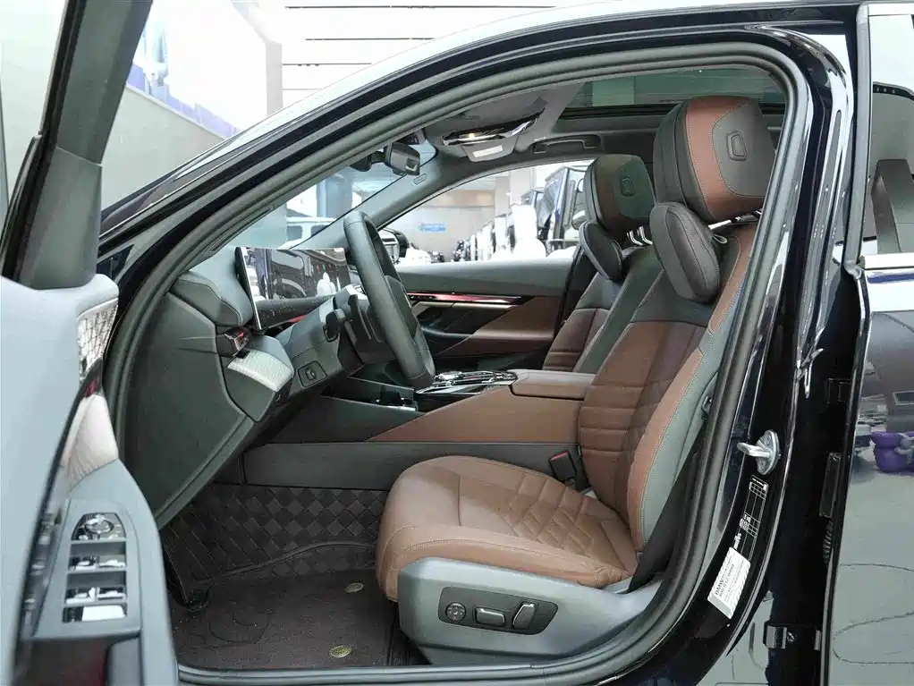 BMW 5 Series — миниатюра 11