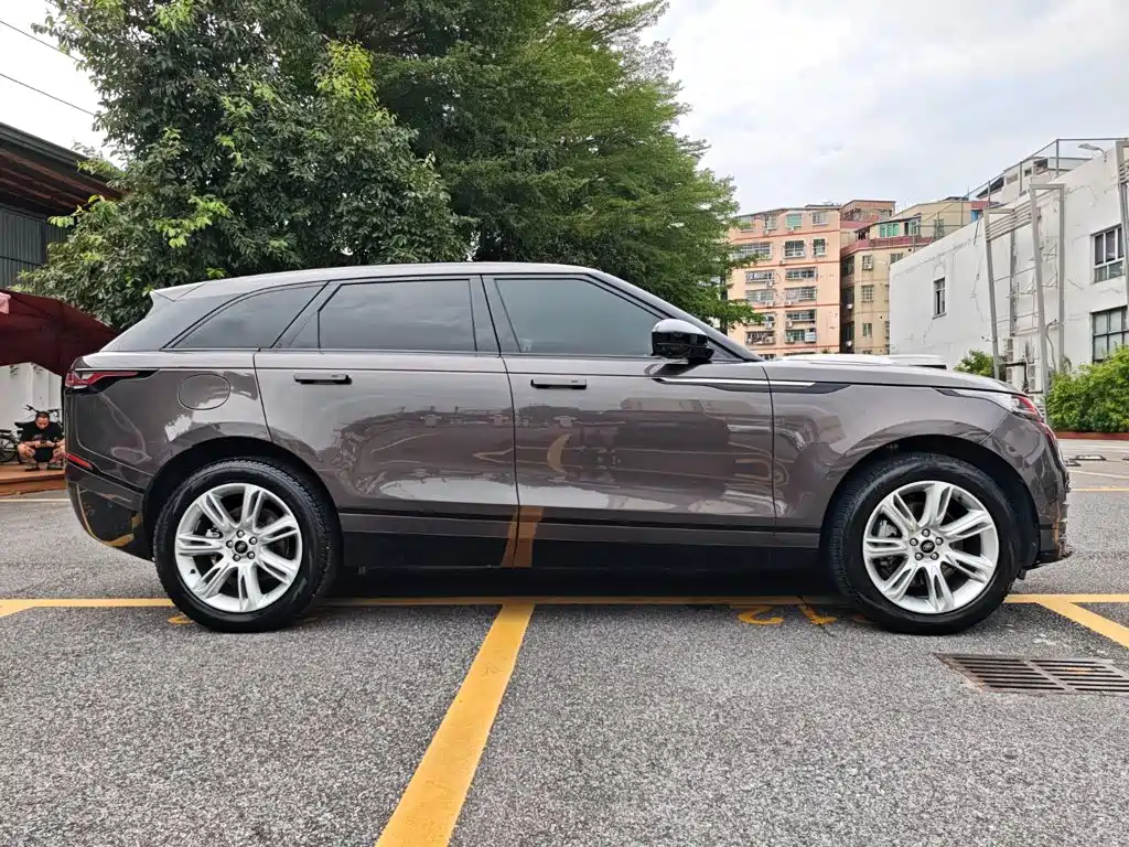 Land Rover Velar 250PS Shine Gold Collection Edition, фото 4