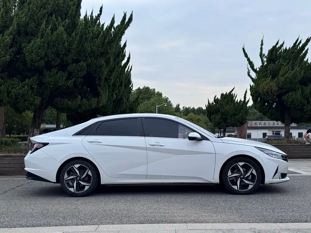 Hyundai Elantra — миниатюра 4
