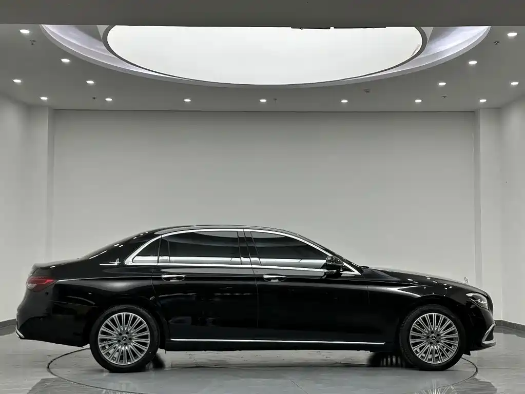 Mercedes-Benz E-Class — миниатюра 3
