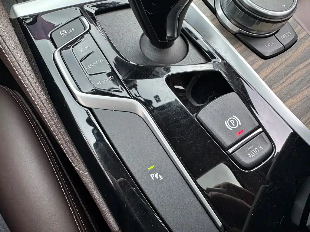 BMW 5 Series — миниатюра 33