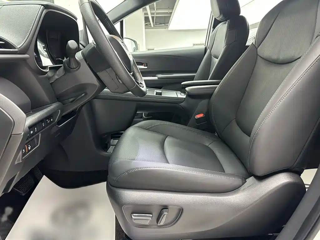 Toyota Sienna — миниатюра 20