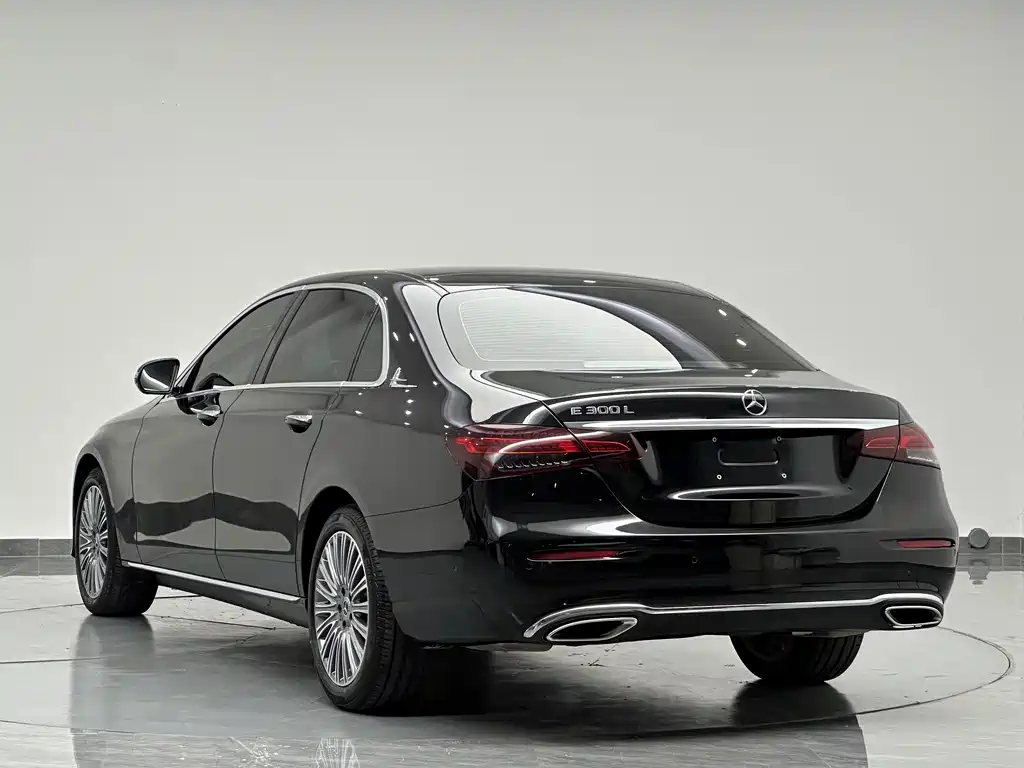 Mercedes-Benz E-Class — миниатюра 7