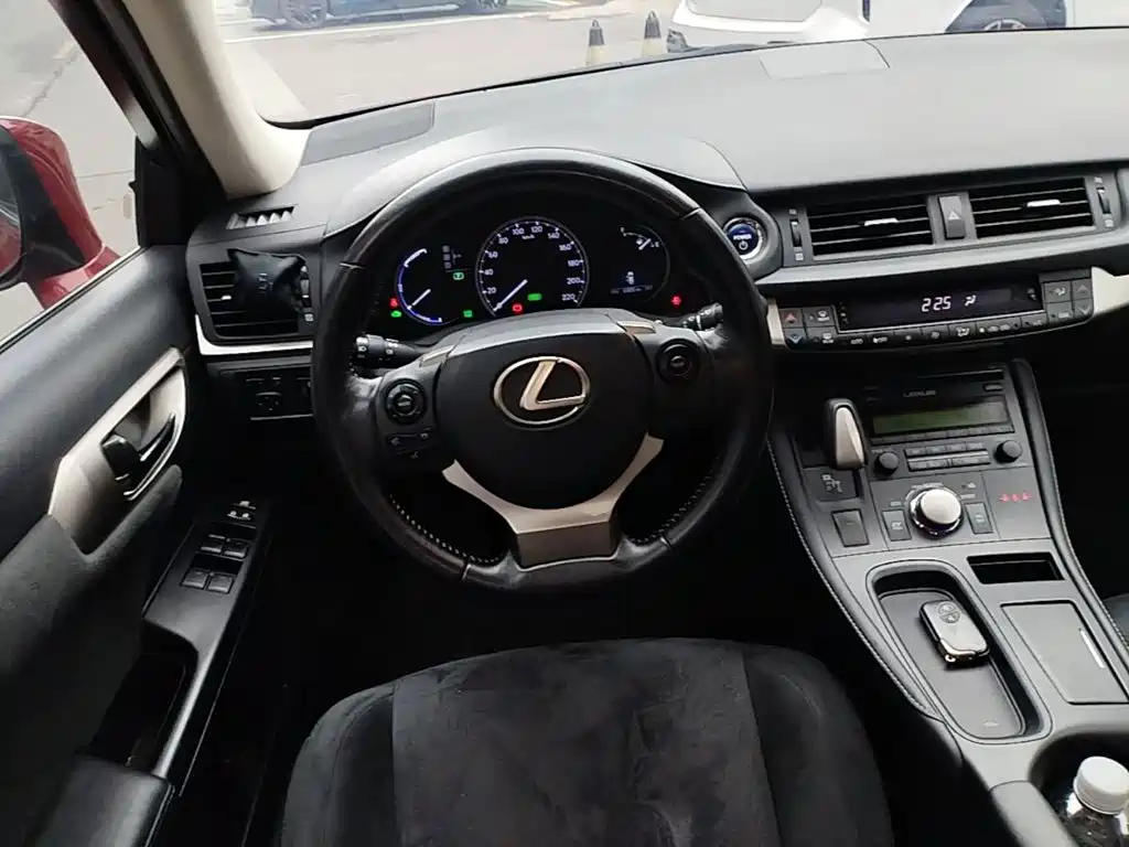 Lexus CT — миниатюра 11