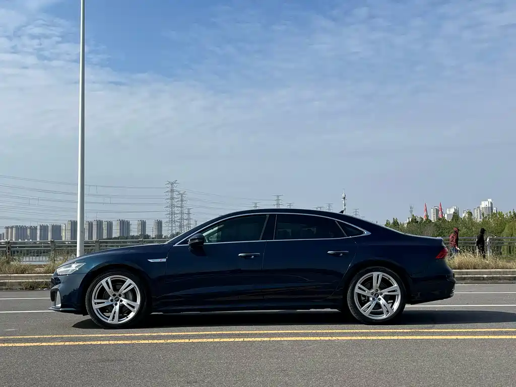 AUDI A7L