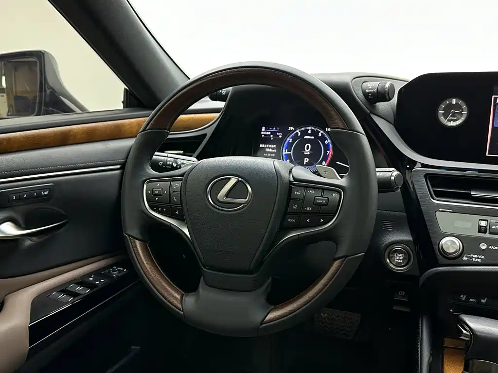 Lexus ES — миниатюра 23